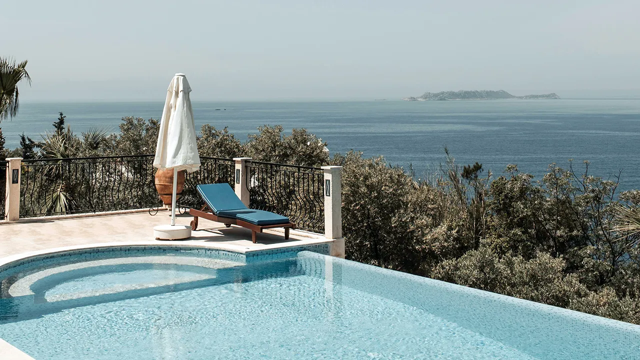 buying a property in La Herradura