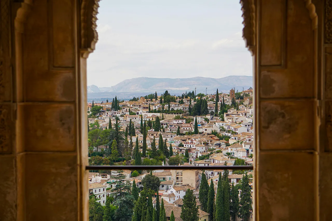 Panoramic view of Granada and the Alhambra highlighting real estate investment potential for UK buyers.